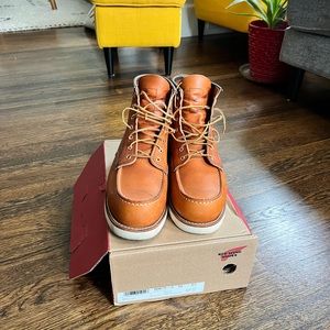 Red Wing CLASSIC MOC
MEN'S 6-INCH BOOT IN ORO LEGACY LEATHER